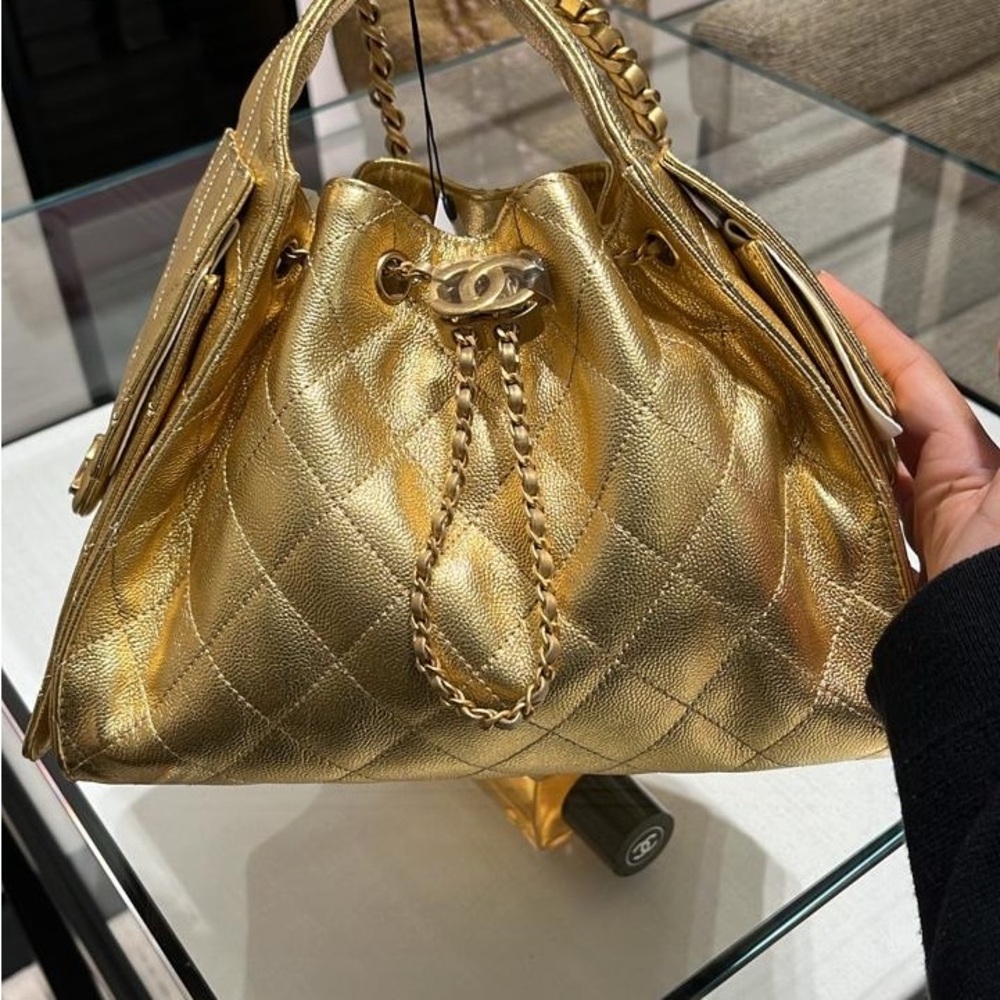 CHANEL 25 small Metallic Gold Quilted Drawstring Shoulder Bag - Picture 2 of 3